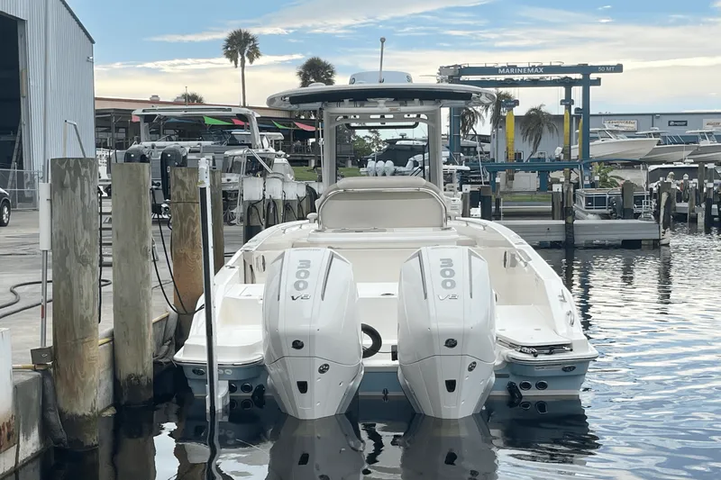Slide: The Image of Boston Whaler 280 Dauntless 2026 - 2