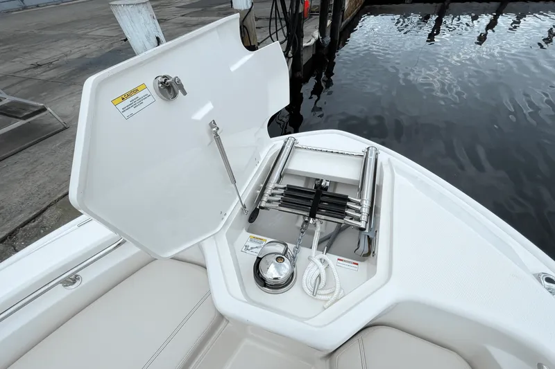 Slide: The Image of Boston Whaler 280 Dauntless 2026 - 29