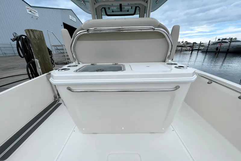 Slide: The Image of Boston Whaler 280 Dauntless 2026 - 9