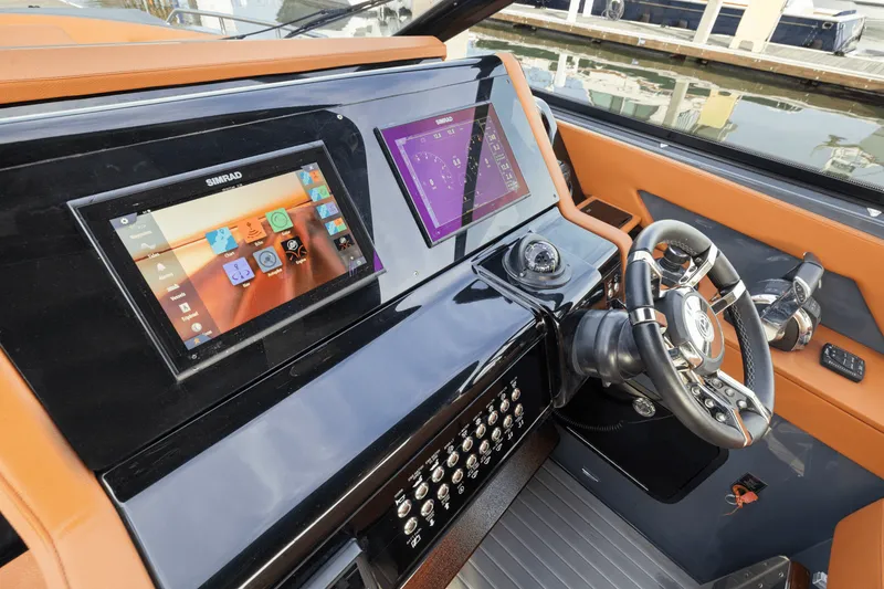 Slide: The Image of Cruisers 38 GLS 2022 - 14