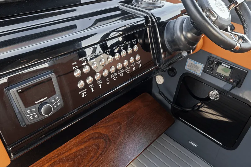 Slide: The Image of Cruisers 38 GLS 2022 - 15