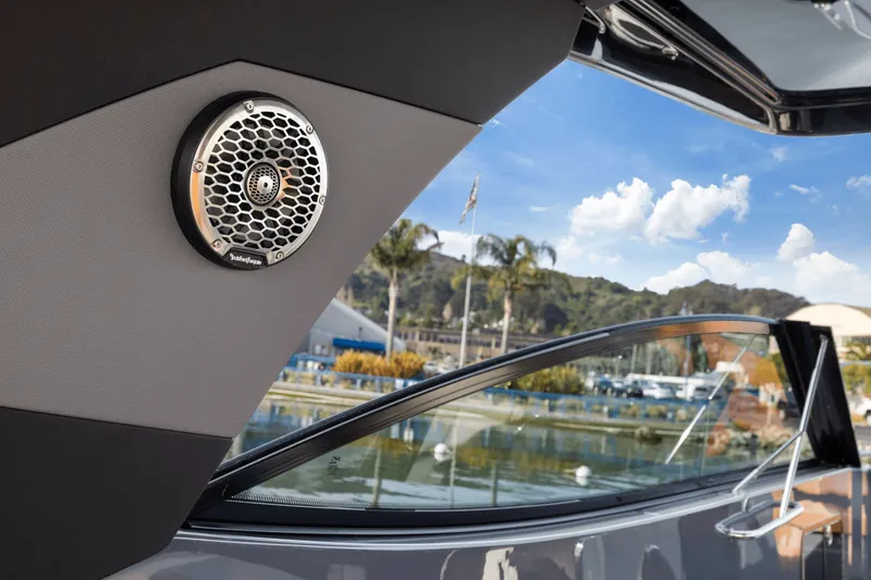 Slide: The Image of Cruisers 38 GLS 2022 - 17