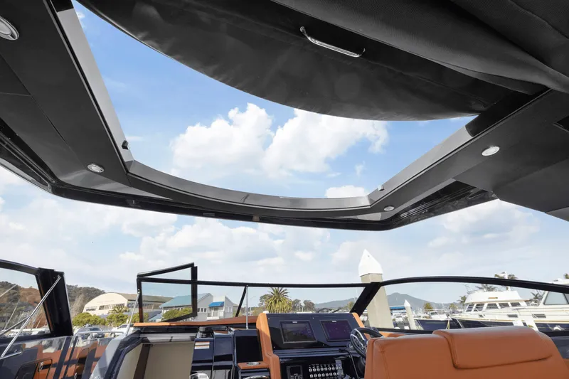 Slide: The Image of Cruisers 38 GLS 2022 - 35