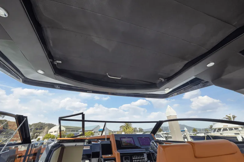 Slide: The Image of Cruisers 38 GLS 2022 - 36