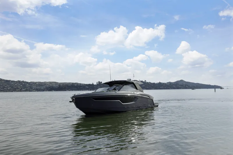 Slide: The Image of Cruisers 38 GLS 2022 - 39