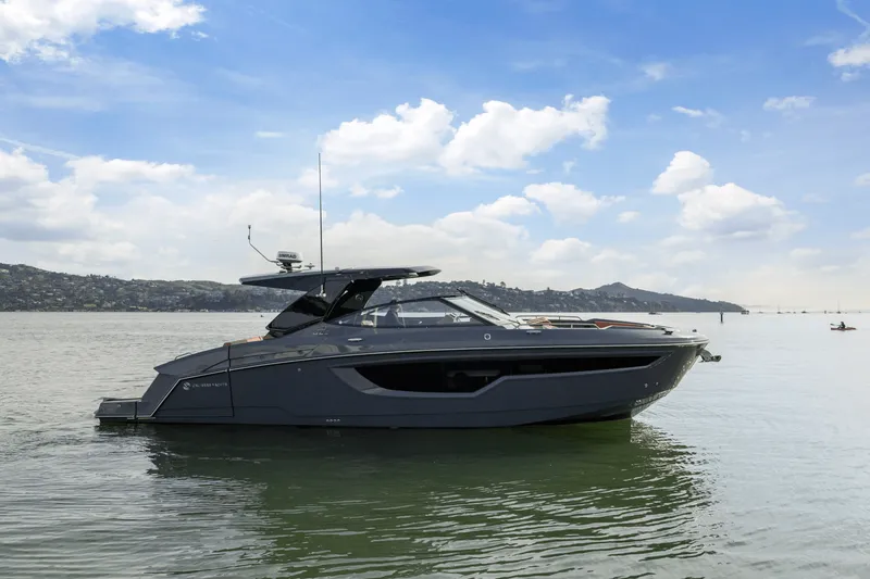 Slide: The Image of Cruisers 38 GLS 2022 - 44