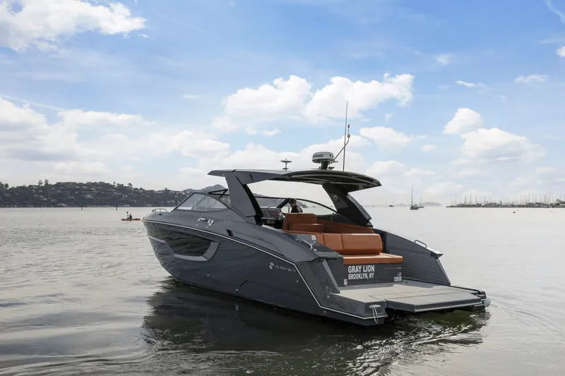Slide: The Image of Cruisers 38 GLS 2022 - 50