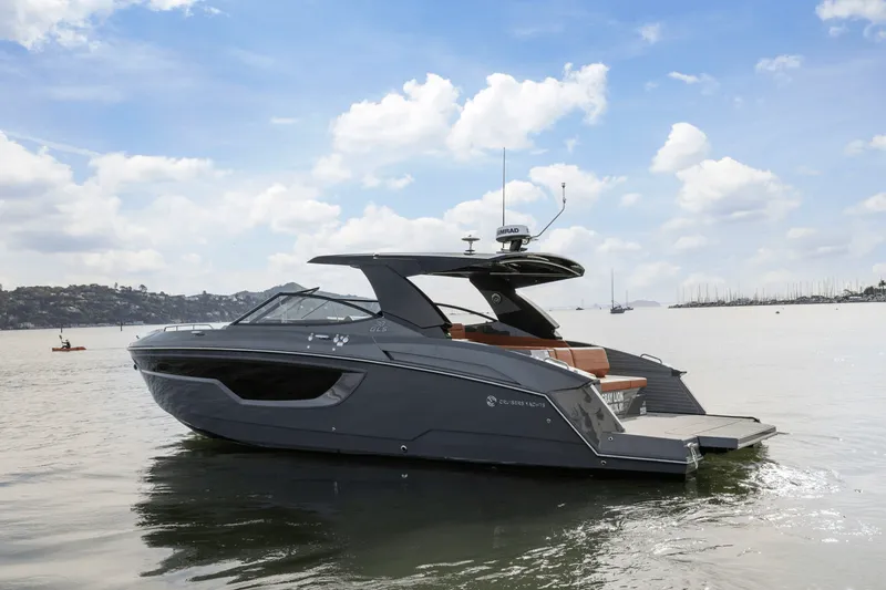 Slide: The Image of Cruisers 38 GLS 2022 - 51