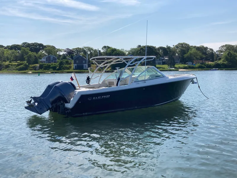 The Image of 2015 Sailfish 275 DC boat on calm water. - 1