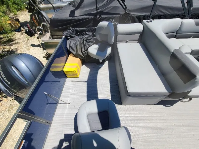 Slide: The Image of 2022 Veranda VF22F4 Deluxe Tri-Toon boat interior with gray seating and Yamaha outboard motor. - 3