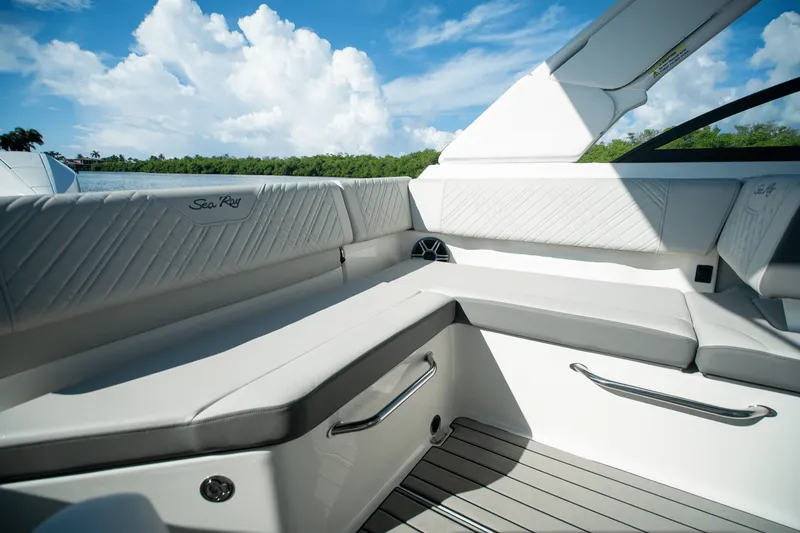 Slide: The Image of Sea Ray SDX 230 Outboard 2026 - 10