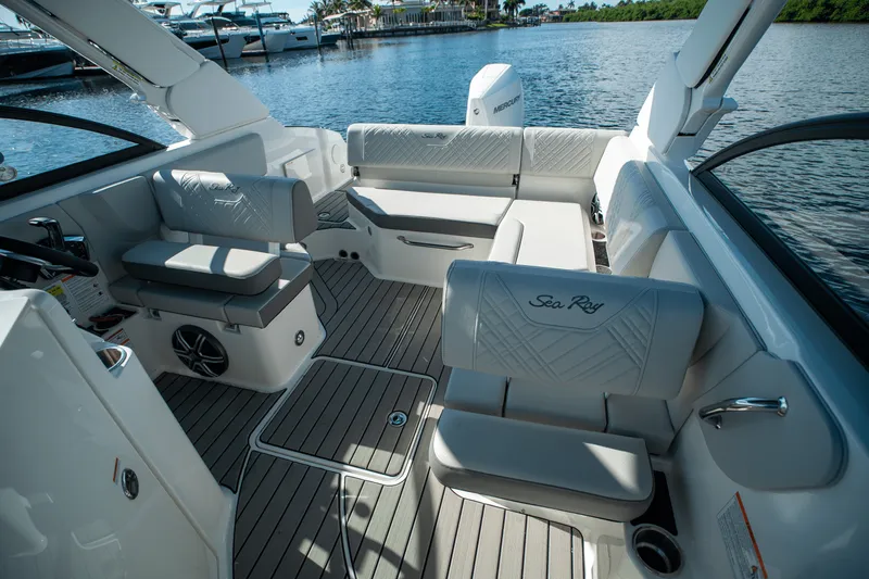 Slide: The Image of Sea Ray SDX 230 Outboard 2026 - 19