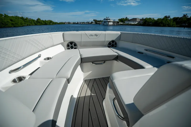 Slide: The Image of Sea Ray SDX 230 Outboard 2026 - 20