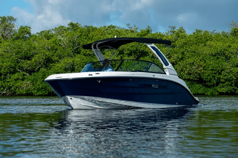 Slide: The Image of Sea Ray SDX 230 Outboard 2026 - 32