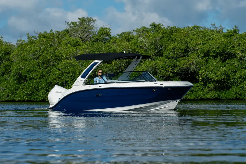 Slide: The Image of Sea Ray SDX 230 Outboard 2026 - 41