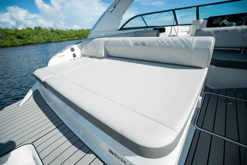 Slide: The Image of Sea Ray SDX 230 Outboard 2026 - 6