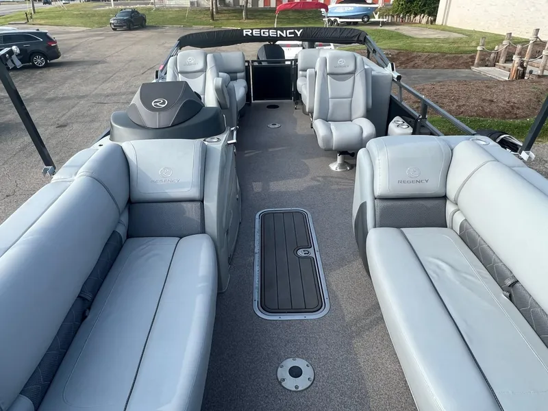 Slide: The Image of 2021 Regency 230 LE3 pontoon boat with spacious seating and modern design. - 4
