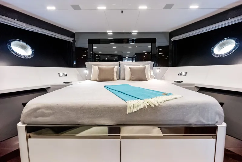 Slide: The Image of Riva 88' Folgore 2021 - 53