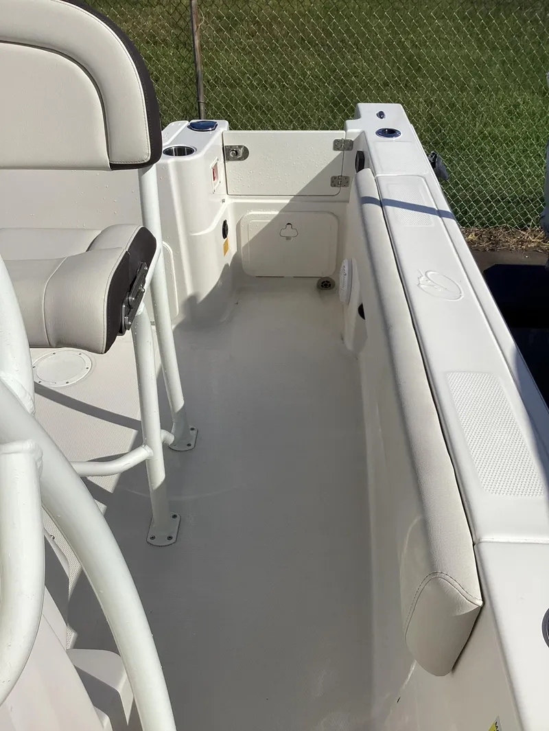 Slide: The Image of 2022 Sailfish 220 CC boat interior with white seating and clean deck. - 8