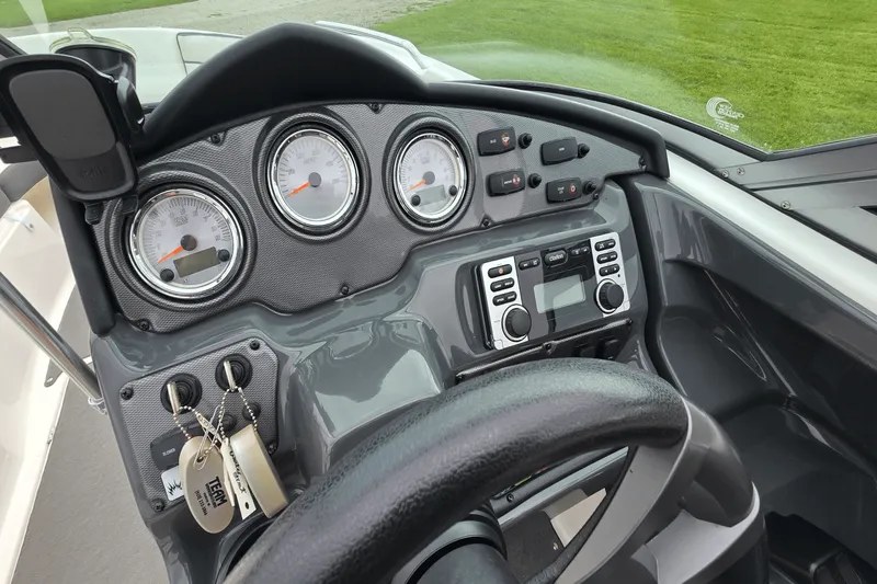 Slide: The Image of Yamaha 210SX 2013 - 10