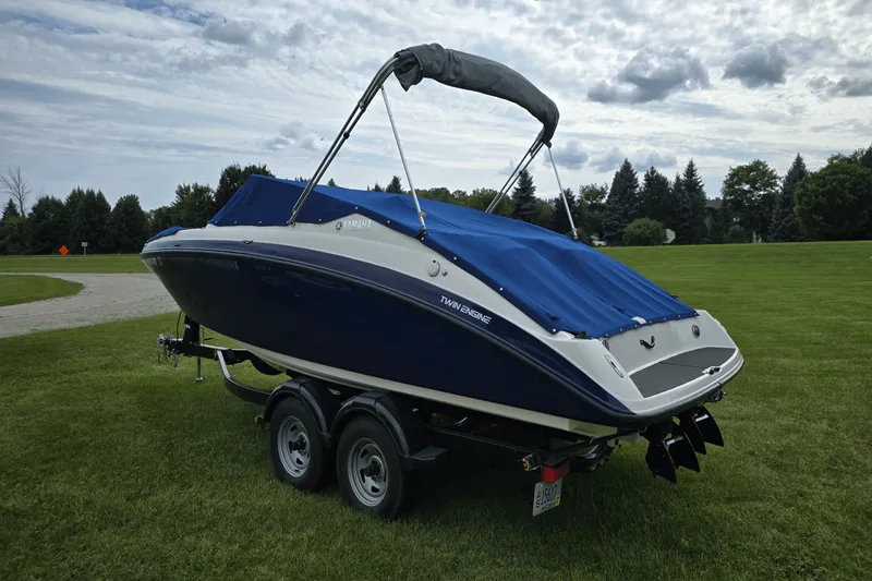 Slide: The Image of Yamaha 210SX 2013 - 2