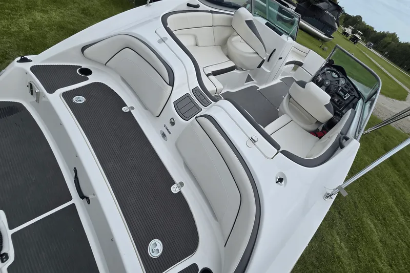 Slide: The Image of Yamaha 210SX 2013 - 4