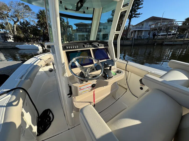 Slide: The Image of Boston whaler 250 Outrage 2023 - 18
