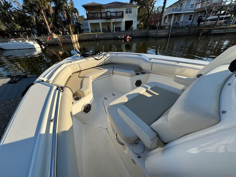 Slide: The Image of Boston whaler 250 Outrage 2023 - 19