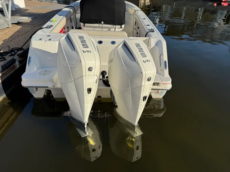 Slide: The Image of Boston whaler 250 Outrage 2023 - 22