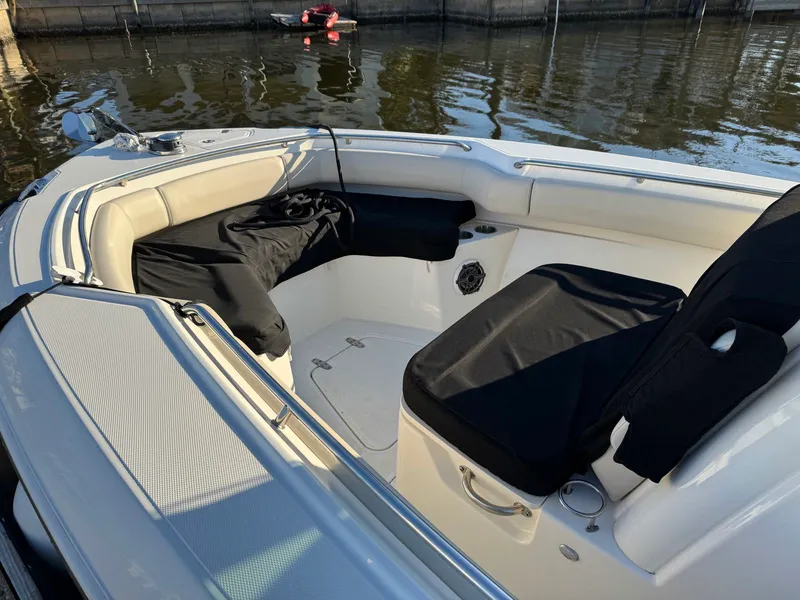 Slide: The Image of Boston whaler 250 Outrage 2023 - 25