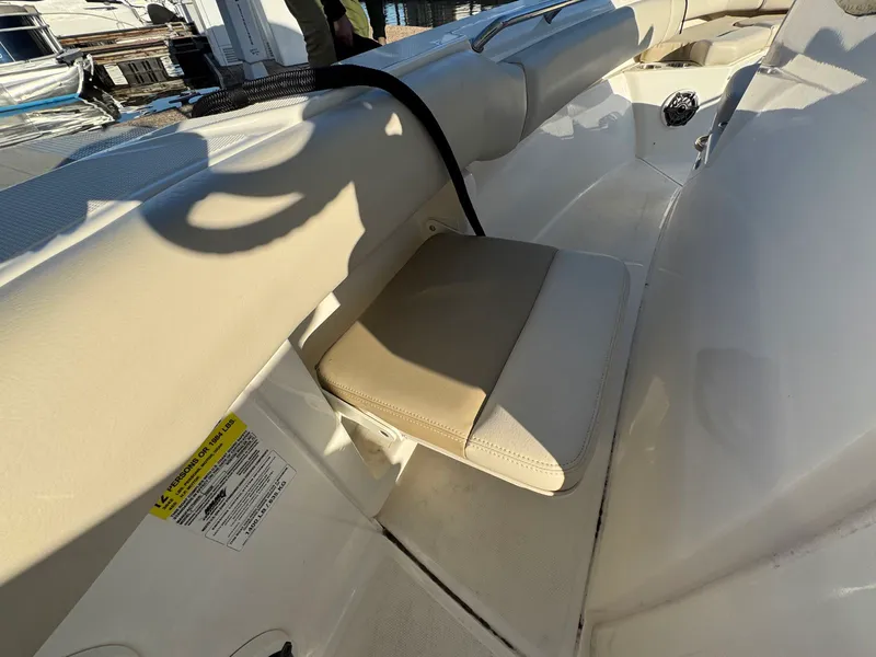Slide: The Image of Boston whaler 250 Outrage 2023 - 3