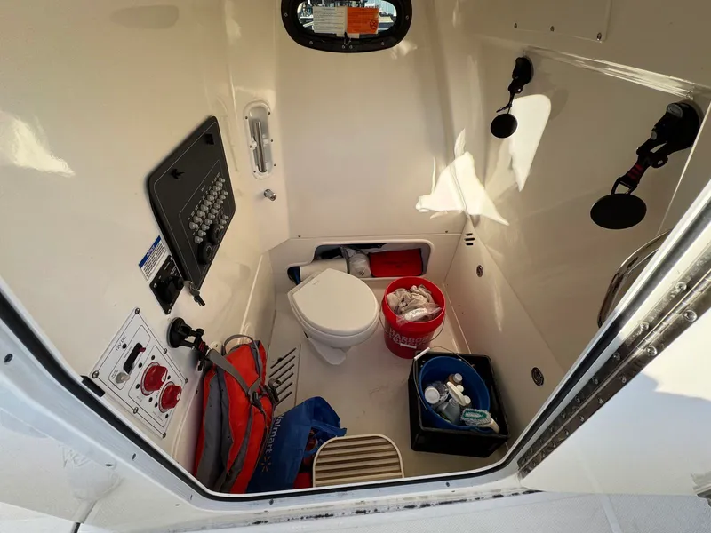 Slide: The Image of Boston whaler 250 Outrage 2023 - 4