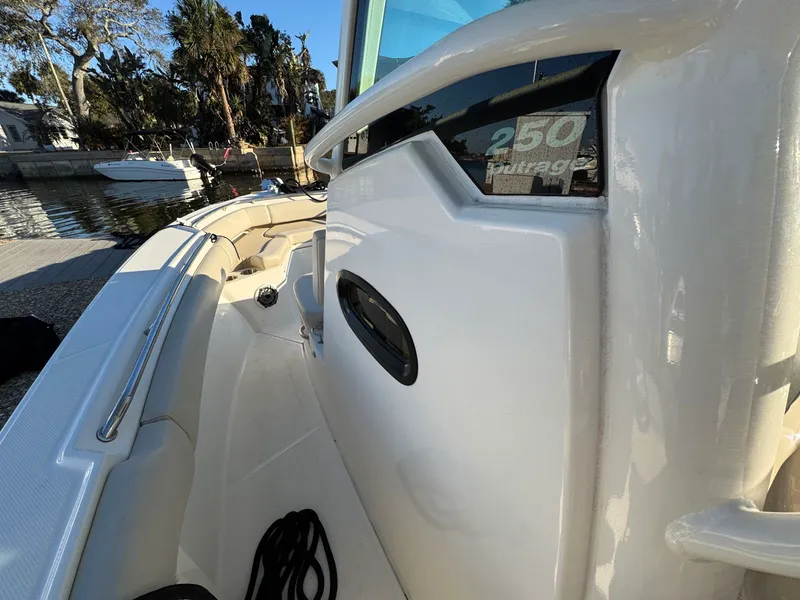 Slide: The Image of Boston whaler 250 Outrage 2023 - 6