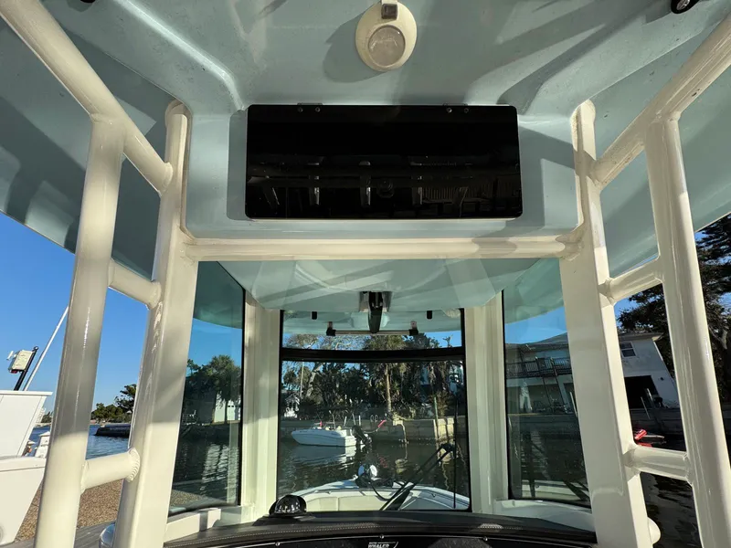 Slide: The Image of Boston whaler 250 Outrage 2023 - 7