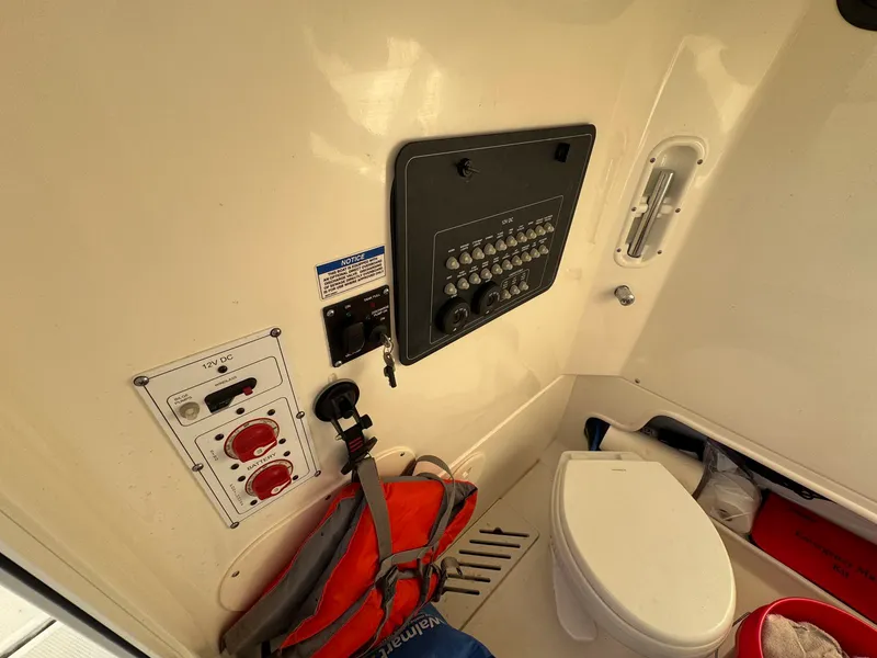 Slide: The Image of Boston whaler 250 Outrage 2023 - 8