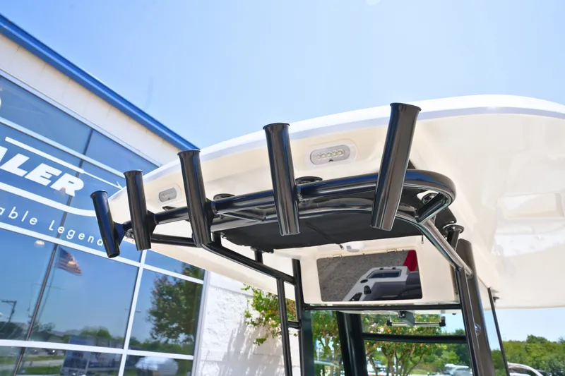 Slide: The Image of Boston Whaler 250 Outrage 2027 - 15