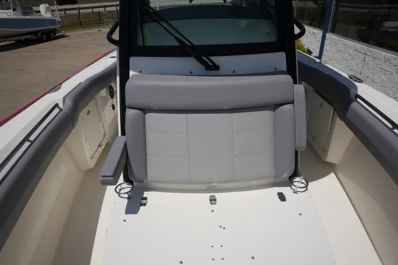 Slide: The Image of Boston Whaler 250 Outrage 2027 - 36