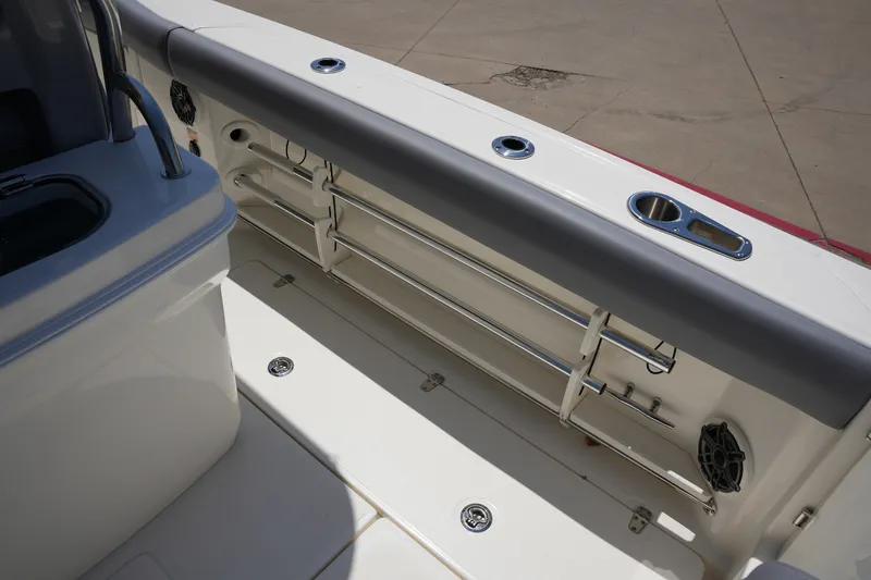 Slide: The Image of Boston Whaler 250 Outrage 2027 - 13