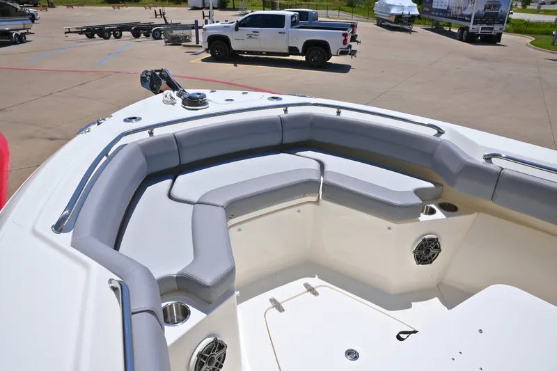 Slide: The Image of Boston Whaler 250 Outrage 2027 - 35