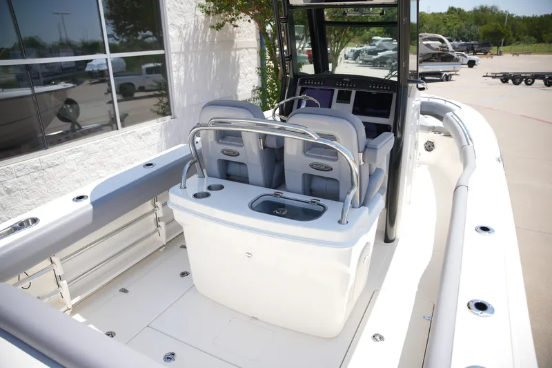 Slide: The Image of Boston Whaler 250 Outrage 2027 - 14