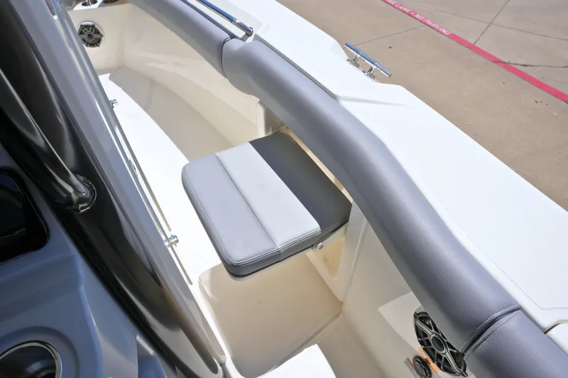 Slide: The Image of Boston Whaler 250 Outrage 2027 - 33