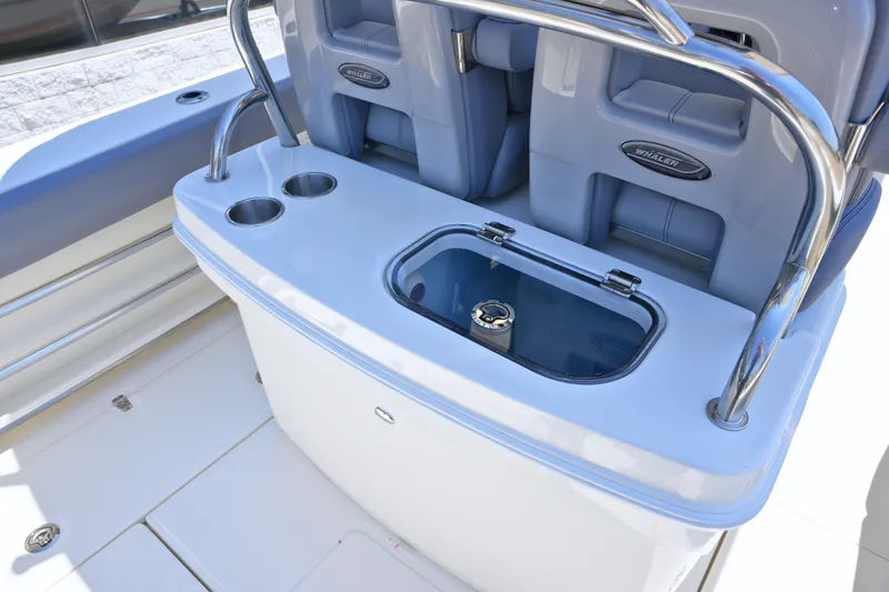 Slide: The Image of Boston Whaler 250 Outrage 2027 - 17