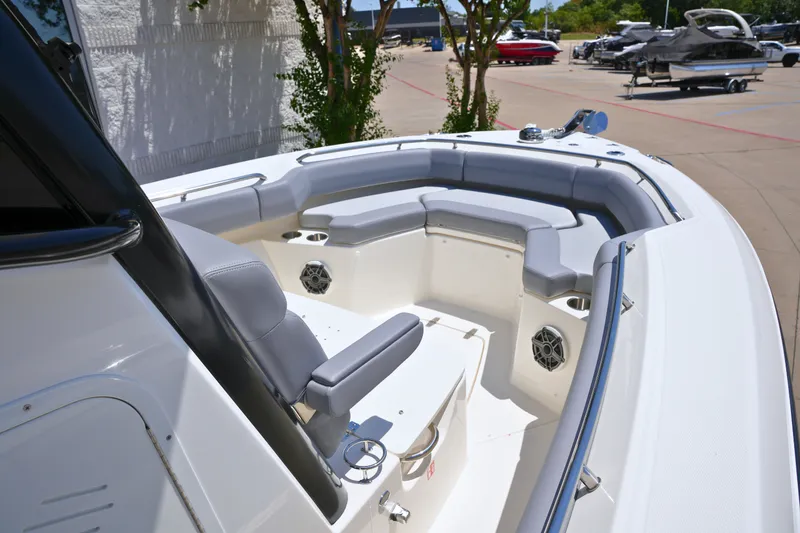 Slide: The Image of Boston Whaler 250 Outrage 2027 - 34