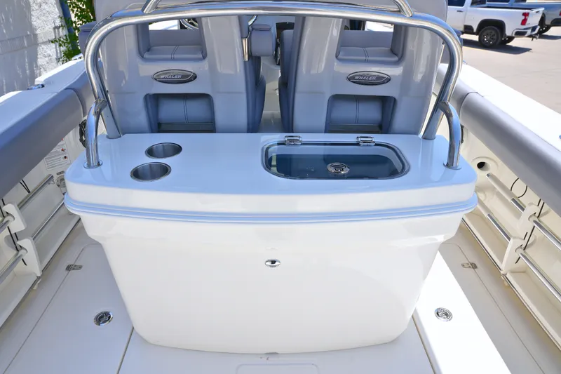 Slide: The Image of Boston Whaler 250 Outrage 2027 - 16