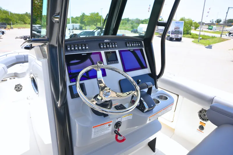 Slide: The Image of Boston Whaler 250 Outrage 2027 - 22