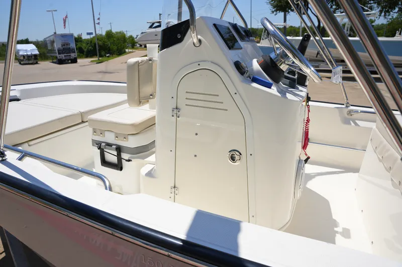 Slide: The Image of Boston Whaler 150 Montauk 2026 - 14