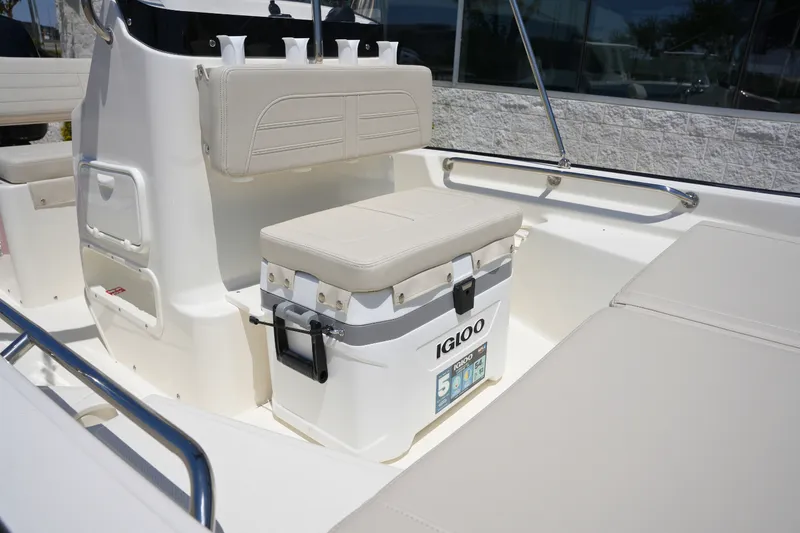 Slide: The Image of Boston Whaler 150 Montauk 2026 - 17