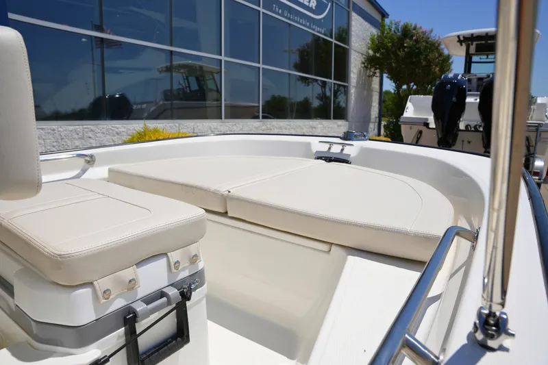 Slide: The Image of Boston Whaler 150 Montauk 2026 - 19