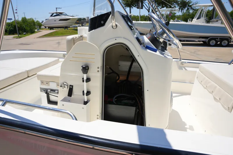 Slide: The Image of Boston Whaler 150 Montauk 2026 - 15