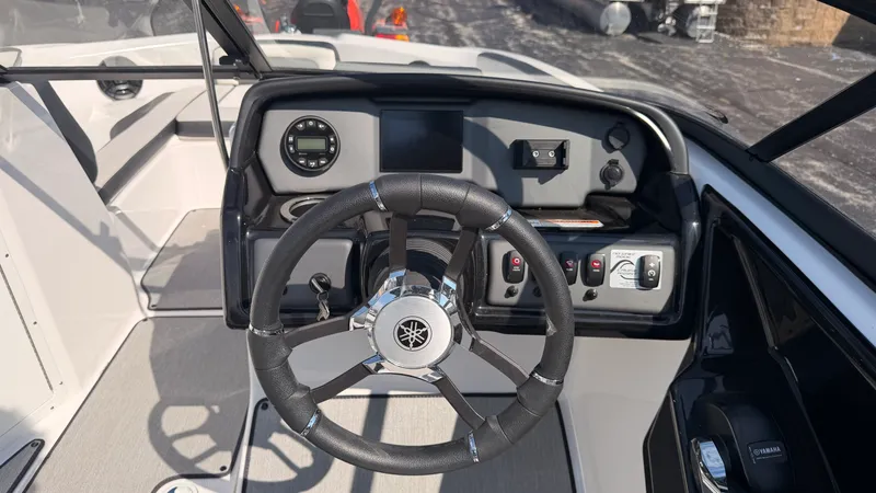 Slide: The Image of Yamaha SX195 2024 - 25